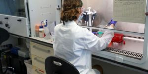 México se relaciona con laboratorios privados de China por Covid-19