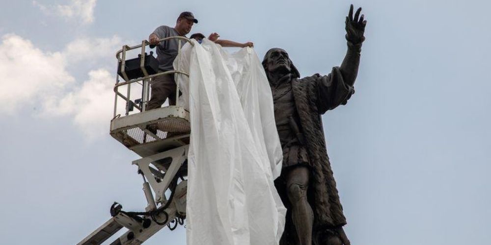 Chicago: Autoridades derriban dos estatuas de Cristóbal Colón