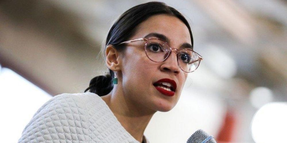 AOC: Exige poner fin a los fondos Federales para reclutar militares en escuelas