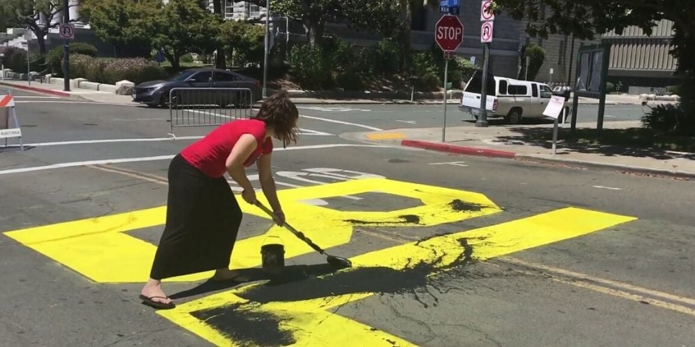 Simpatizantes de Trump vandalizan mural de "Black Lives Matter"