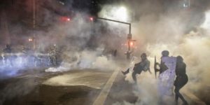 Portland : Trump envía agentes Federales para reforzar el juzgado y reprimir manifestantes