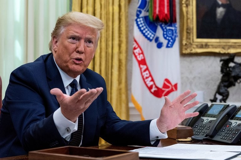 Facebook elimina publicación de Trump por decir que los niños son casi inmunes al Covid-19. Economistas, nueva cuenta