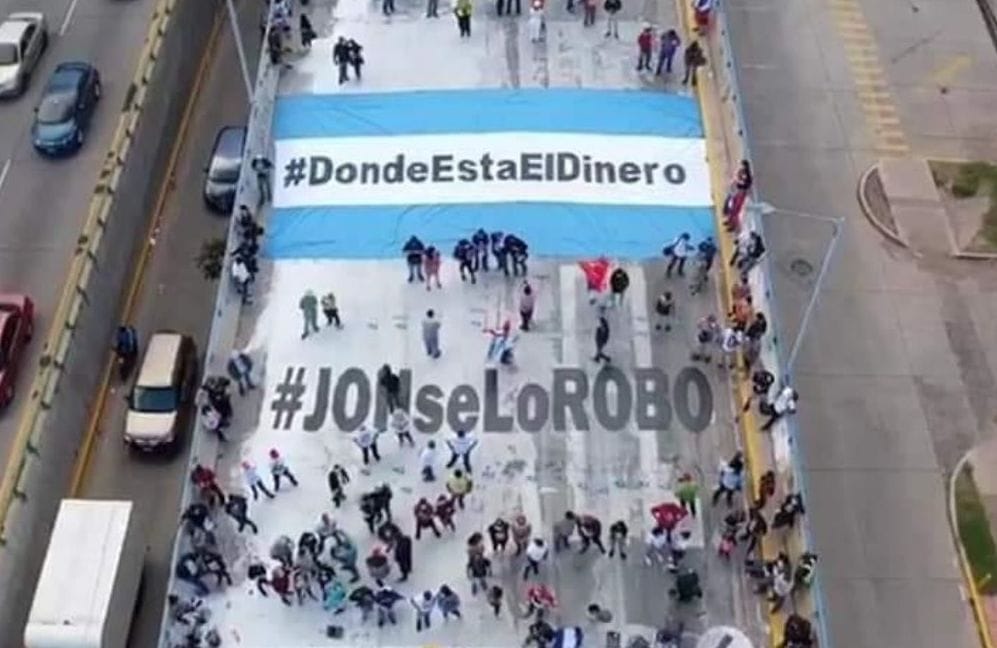 ‘JOH se lo robó’, el nuevo hashtag que se viraliza en Honduras