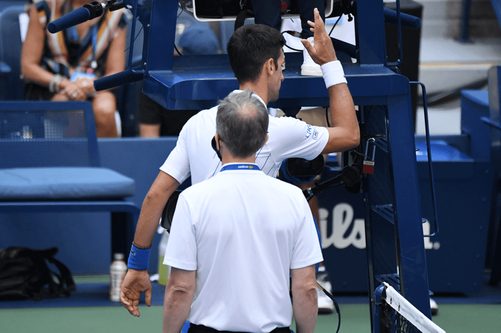 Novak Djokovic descalificado