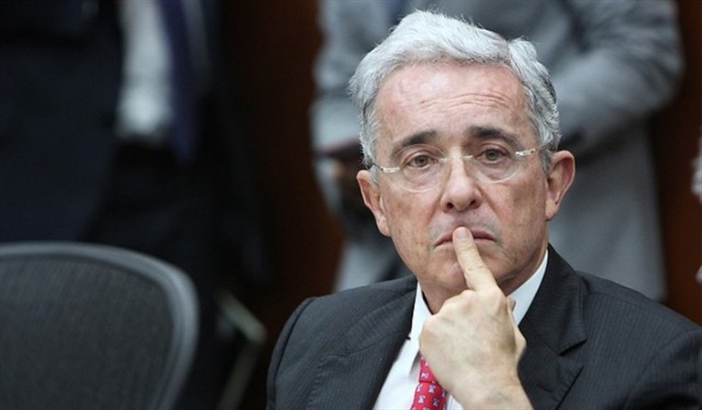 Pese a la renuncia de Uribe ante el Senado, Corte continuará investigando su caso.