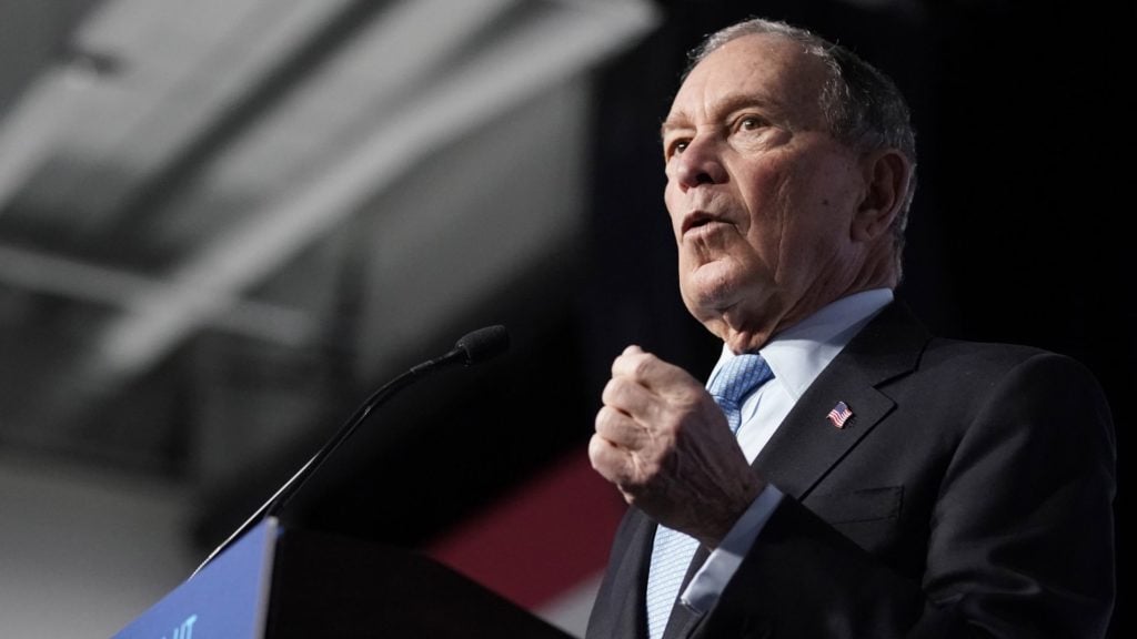 Micheal Bloomberg da $100 millones para la campaña de Biden