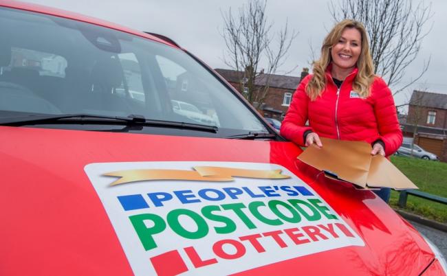 ¡Insólito! Esposos ganan la lotería con boletos diferente .