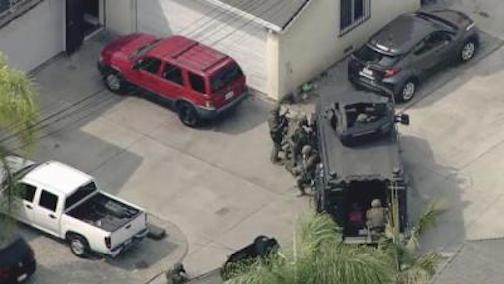 Arrestan a sospechoso de tiroteo que hirió a dos policías en Los Ángeles.