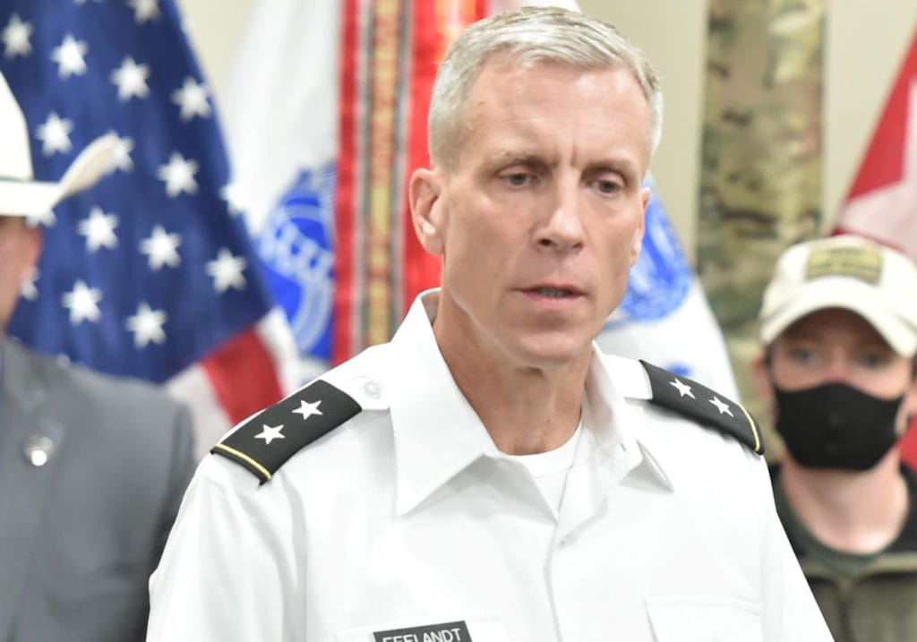 Destituyen al comandante de Fort Hood tras desaparición y muerte de soldados latinos.