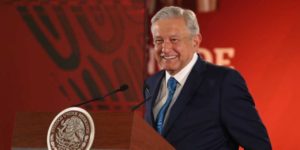 AMLO subastará las incautaciones: casas, yates, joyas y carros para mantener becas a deportistas