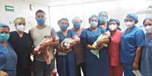 Mujer dio a luz a trillizas y las puso en adopción