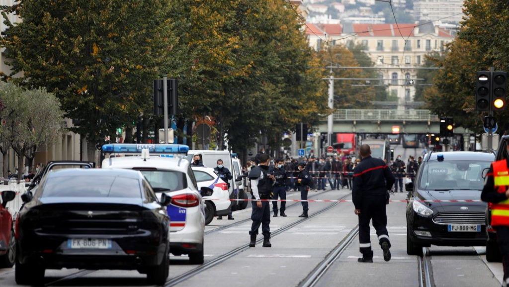 Ataque terrorista en Francia, apouñaló,