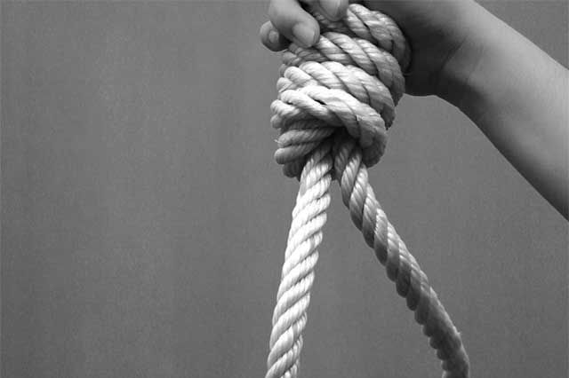Menor de 11 años se suicida.