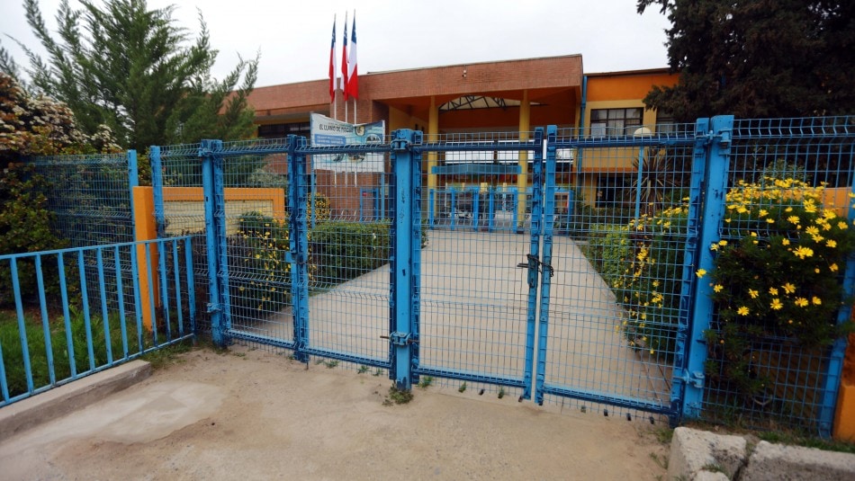 Ordenan regreso a clases, en un colegio no llegó ningún alumno.