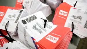 Sindicato de Servicio Postal desafía a Trump e insta a votar por correo 