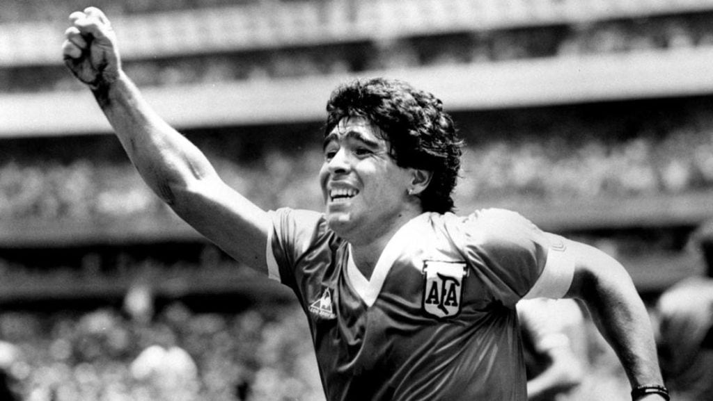 ¡Adiós! Al polémico y siempre campeón, Diego Armando Maradona.