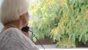 Llaman codiciosa a abuelita porque cobra dinero por cuidar a su nieto