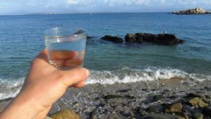 Logran convertir el agua de mar en potable utilizando la luz solar