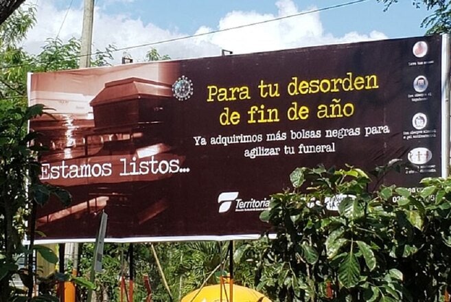 La polémica valla que busca concientizar sobre el Covid-19