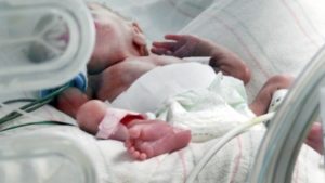 Recién nacido sobrevive al coronavirus tras 70 días hospitalizado