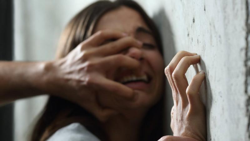 Entra en vigor. cuatro hombres, tres amigos