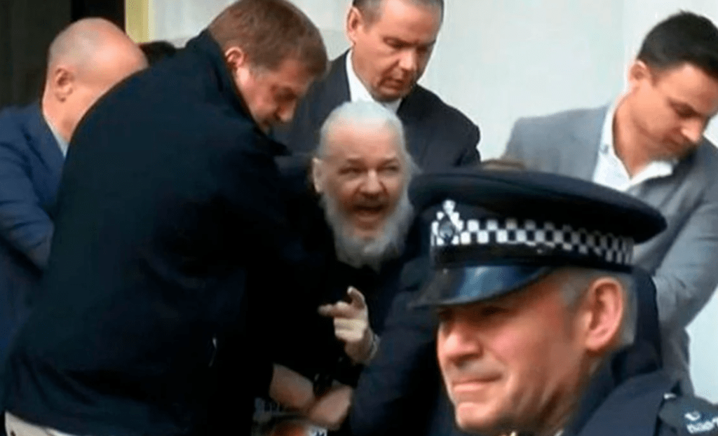 frenar, Reino Unido rechaza la extradición de Julian Assange a EEUU