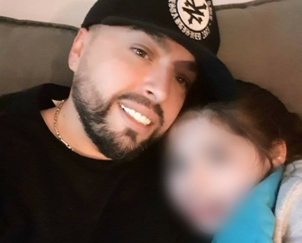 Cantante chileno le envía un mensaje a feministas a favor del aborto: ‘Sexo responsable’