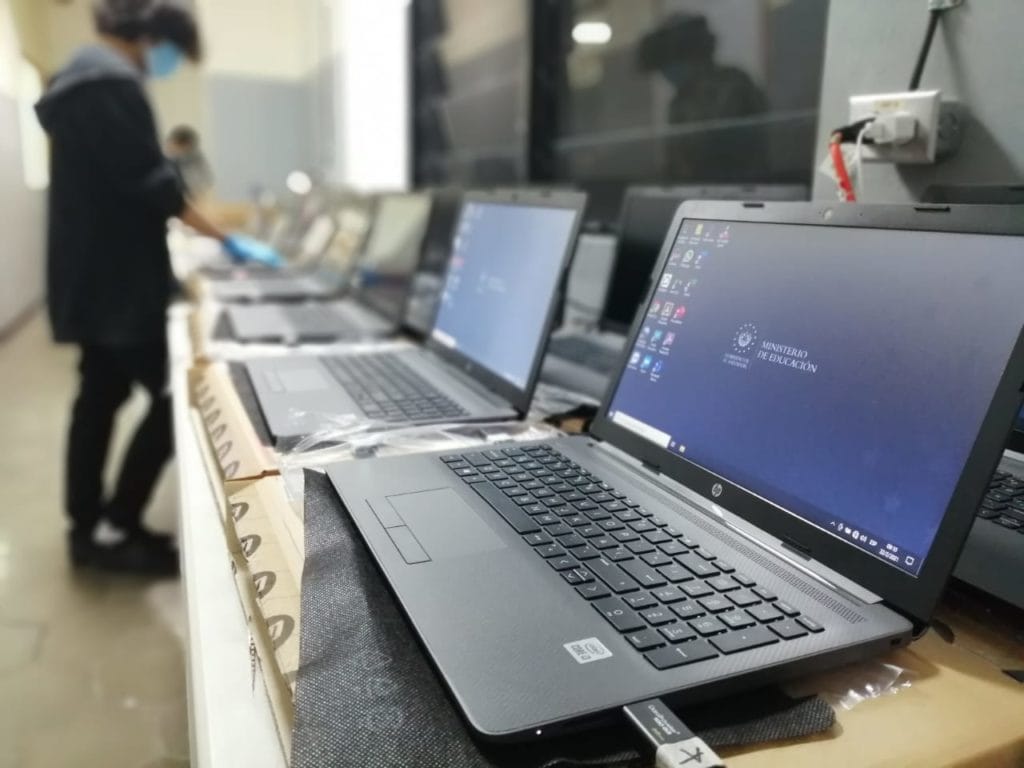 sistema público de El Salvador