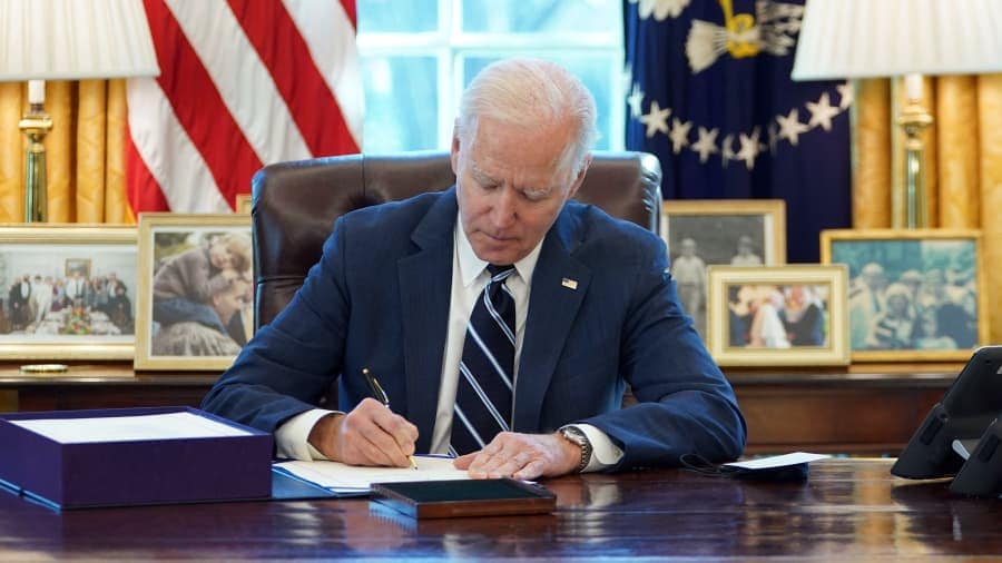 solicitudes, Joe Biden firma paquete de ayuda, ambicioso plan, empleados federales, infraestructura, 2050, Ley bipartidista