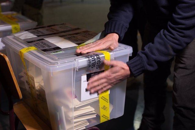 La Bolsa de Comercio de Santiago se desplomó 9,6%.