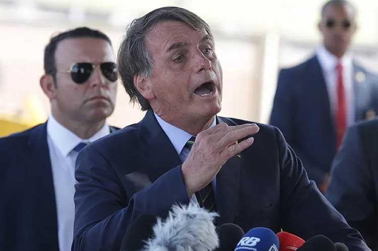 Bolsonaro arremete contra los periodistas: “Ustedes son unos canallas, no ayudan en nada”