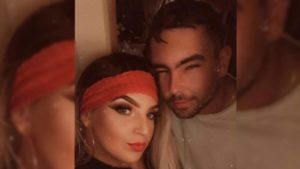 ‘Yo beso el suelo por el que camina’, dice joven que no deja que su esposo haga algo en casa