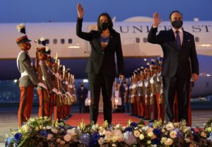 Kamala Harris inició su gira por Guatemala y México para tratar temas de migración y corrupción