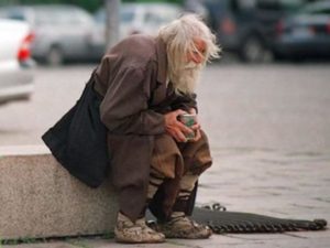 Padre ocultó por años su fortuna haciéndose pasar por mendigo, tenía un millón de dólares