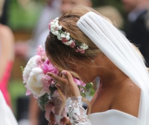 Hija e hijastra se casan el mismo día, el padre se perdió una de las bodas obligándolo a comprar el perdón