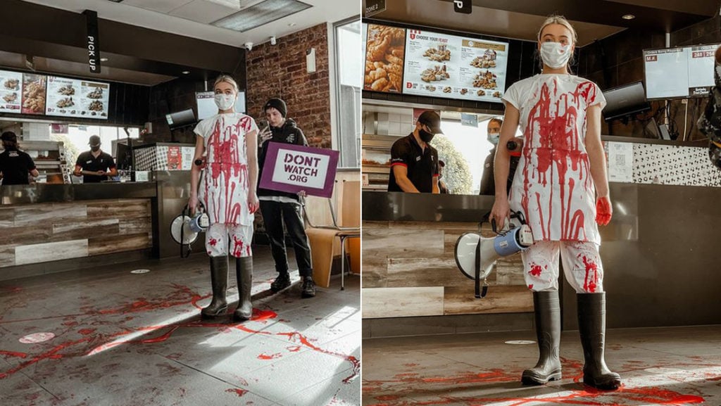 Vegana se instala en un restaurante de carnes y acusa a los clientes de “abusadores de animales”