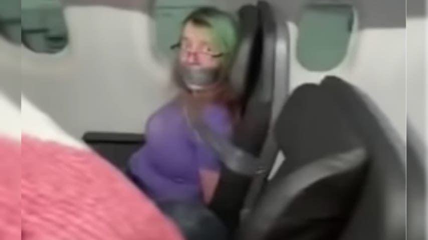 Mujer es amarrada con cinta adhesiva durante vuelo tras intentar abrir la puerta del avión