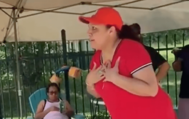 Familias latinas fueron expulsadas de una piscina en EEUU por escuchar música en español