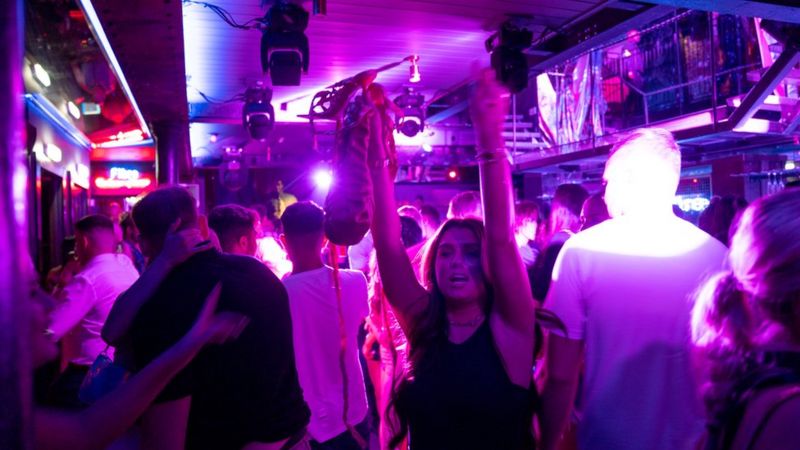 Inglaterra celebra el fin de las restricciones por el coronavirus