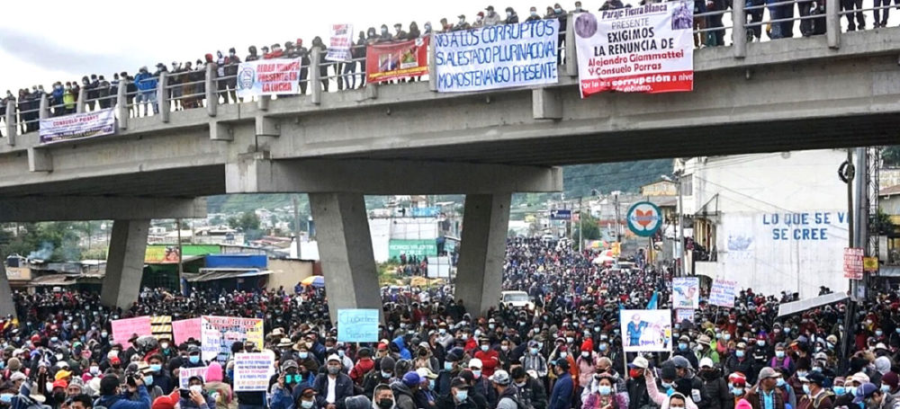 Protestas en Guatemala exigen la renuncia de Giammattei