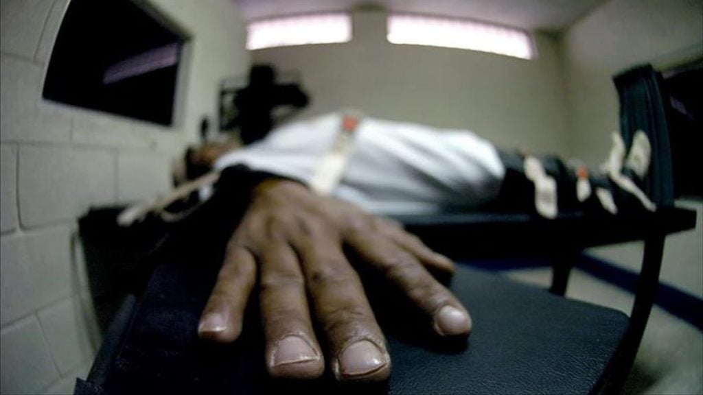 Condenan a pena de muerte a 6 islamistas por asesinar a 2 activistas LGBTQ+