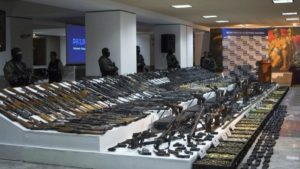 México demanda a fabricantes de armas en EEUU por comercio negligente