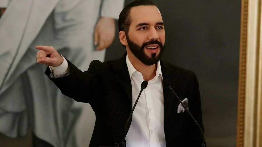 Bukele: “El narco presidente de Honduras y su partido siempre se hincarán ante la banca”