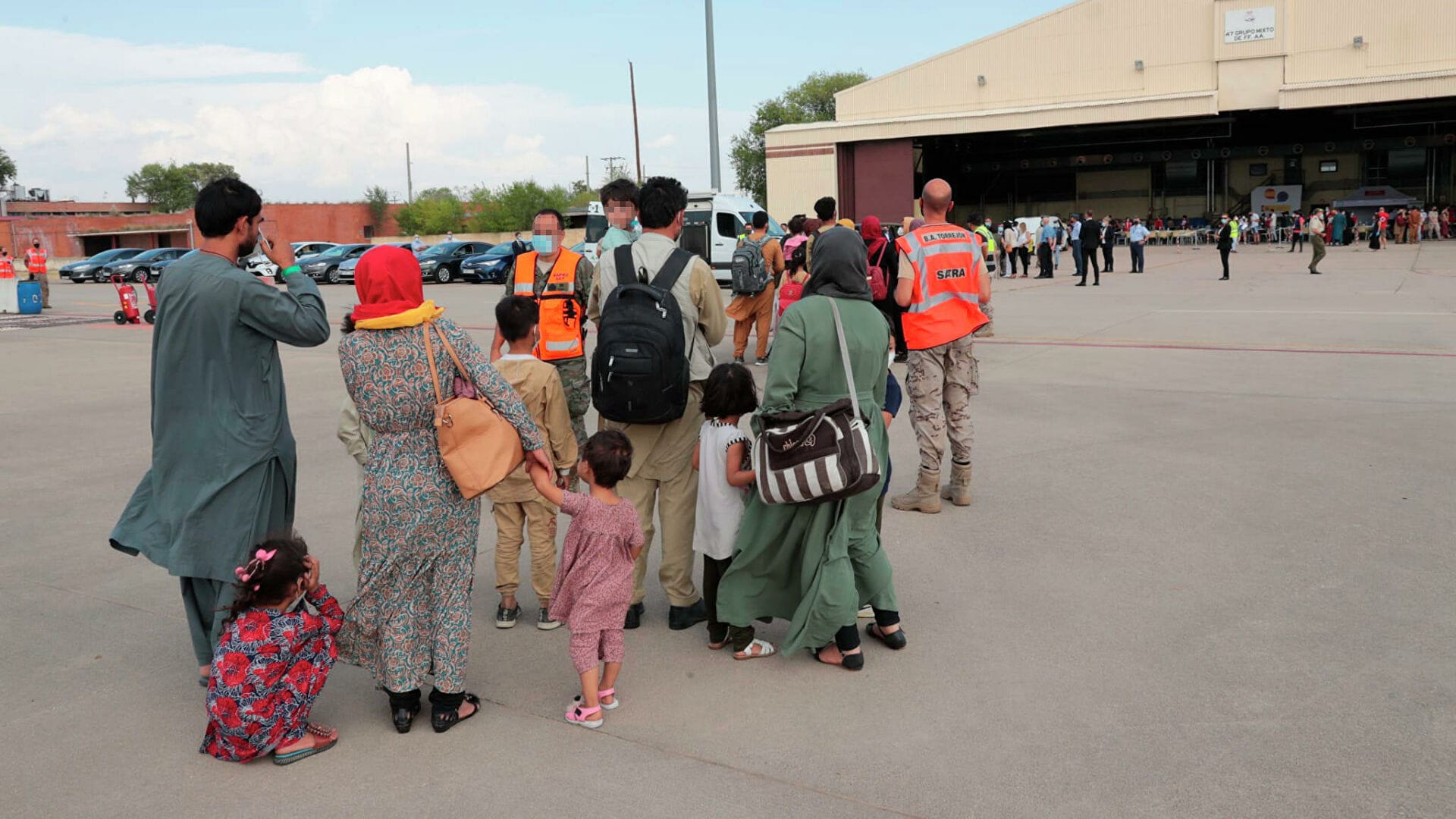 EE.UU tramita el recibimiento de 50.000 afganos evacuados