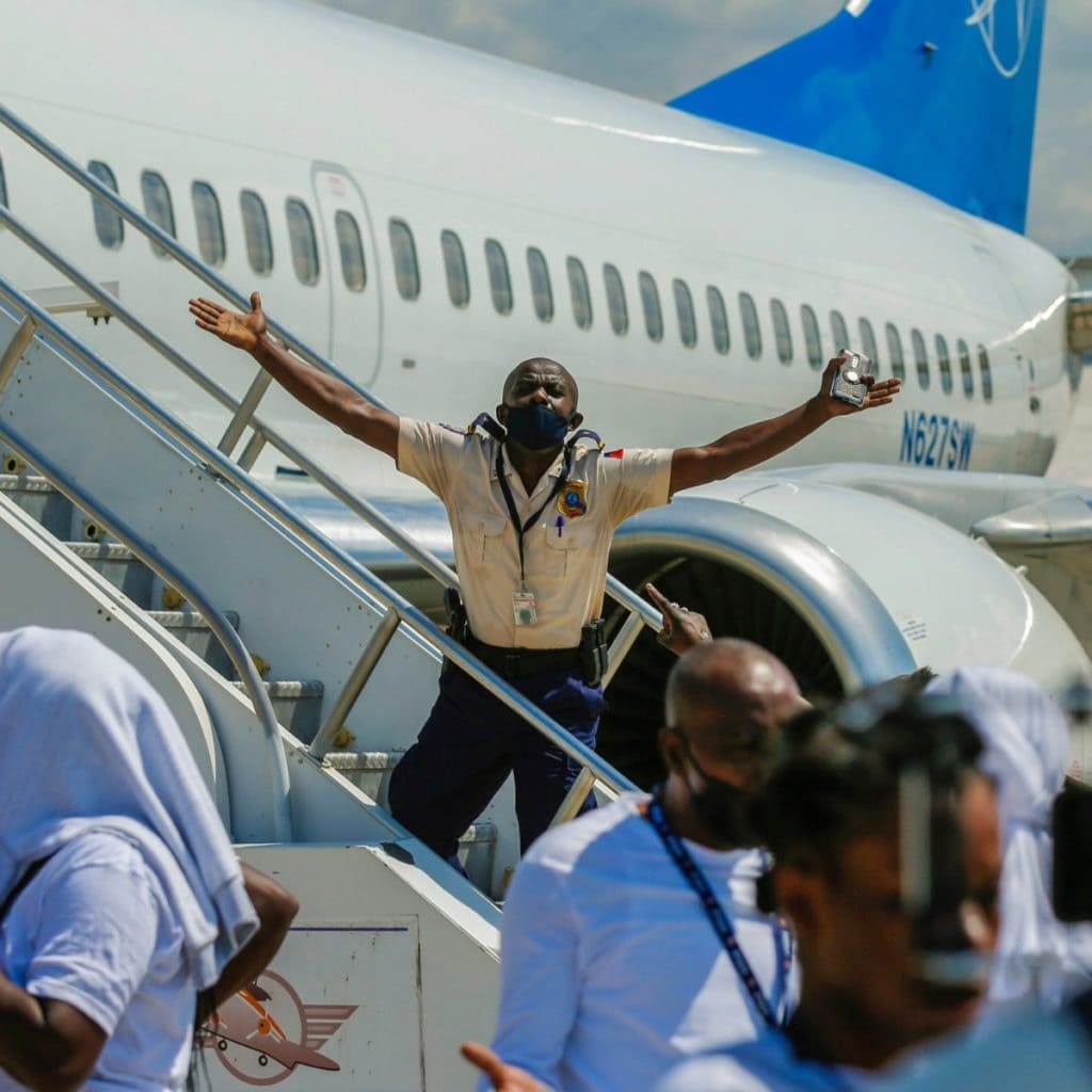 Caos en aeropuerto de Haití luego de la deportación de migrantes de Estados Unidos
