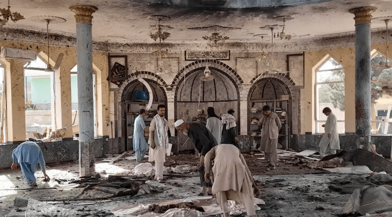 Afganistán: Una decena de muertos y treintena de heridos deja explosión en mezquita