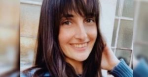 “Demasiado sonriente para ser profesional”, empresa rechaza a joven por su sonrisa