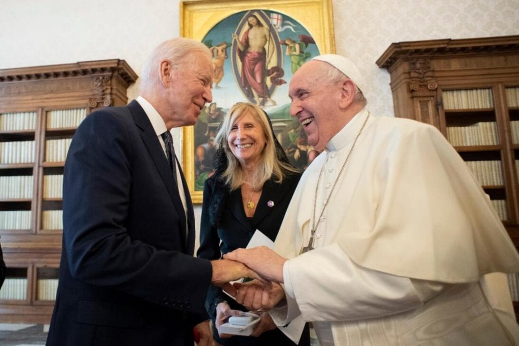 El papa recibe a Biden, en su primera visita oficial como presidente
