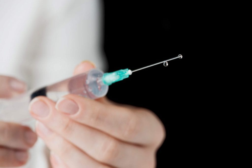 Vacuna contra el papiloma humano reduce el cáncer de útero