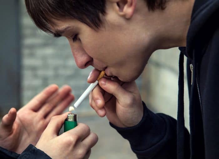 ¡Histórico! Nueva Zelanda prohibirá fumar a futuras generaciones